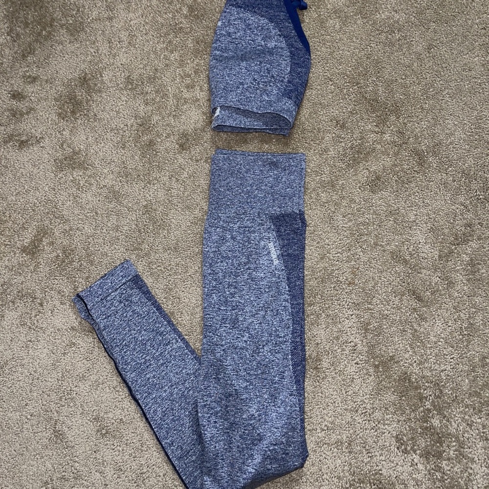 Navy Blue Gymshark sports bra and Gymshark leggings set.